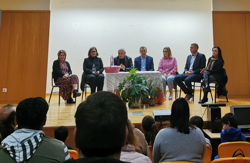  Crianças de Resende recebem apoio para comprar dicionários - Jornal do Centro