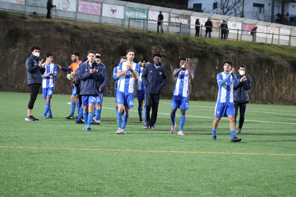  Divisão de Honra: Cinfães vence Lusitano e há troca no segundo lugar - Jornal do Centro