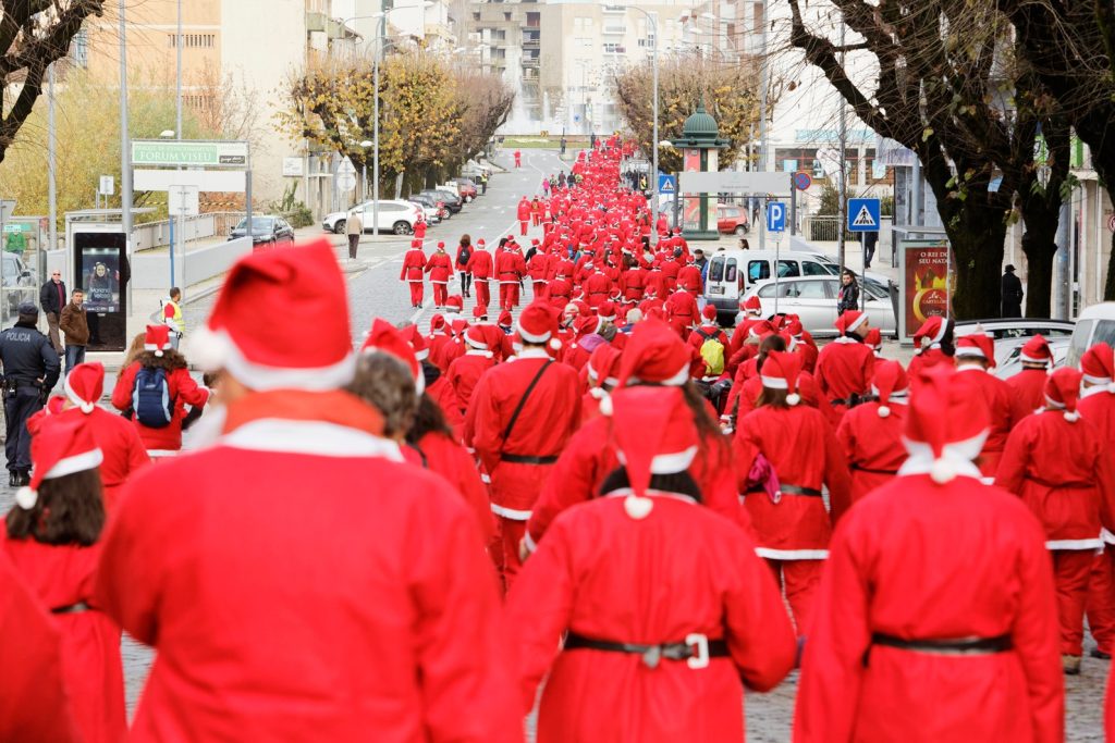  Corrida de Natal corta trânsito no centro de Viseu - Jornal do Centro