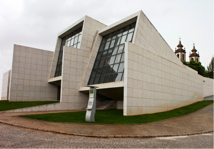  Festival em Penalva do Castelo homenageia habitantes com instalação na biblioteca - Jornal do Centro