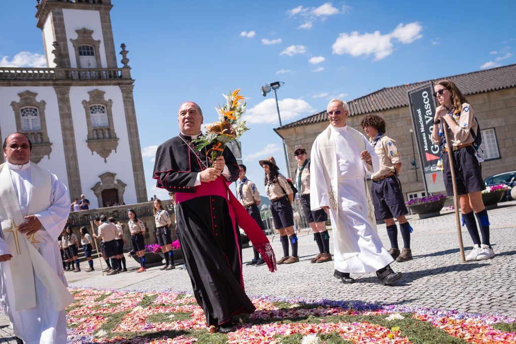  Bispo de Viseu apela à paz no dia do Natal - Jornal do Centro