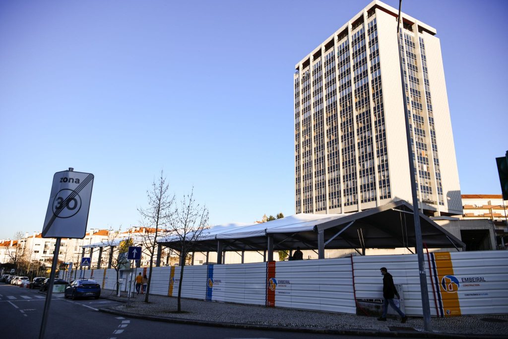  Mercado de Produtores começa a ganhar forma mas ainda está atrasado - Jornal do Centro