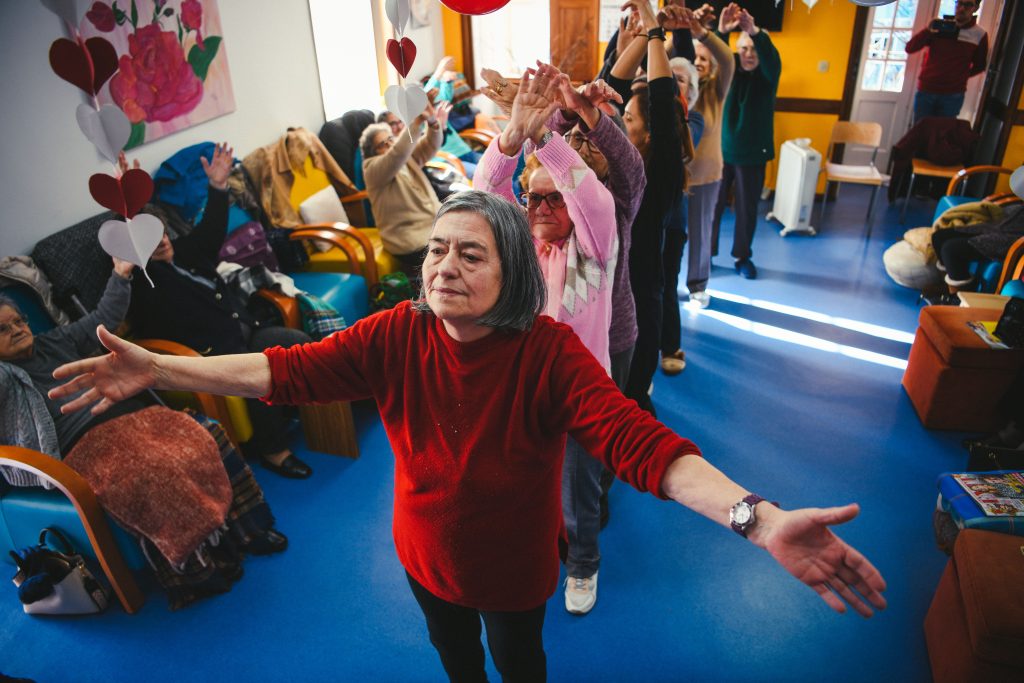  Uma casa “feliz” onde a dança é o remédio contra a solidão - Jornal do Centro
