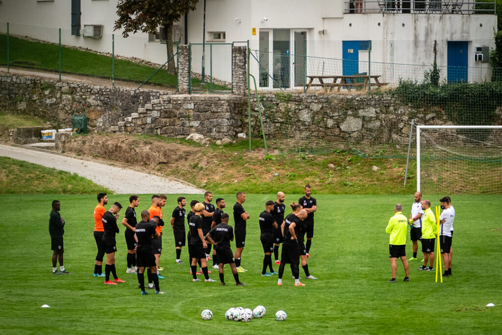  Académico de Viseu voltou a falhar demonstração de cumprimento salarial - Jornal do Centro