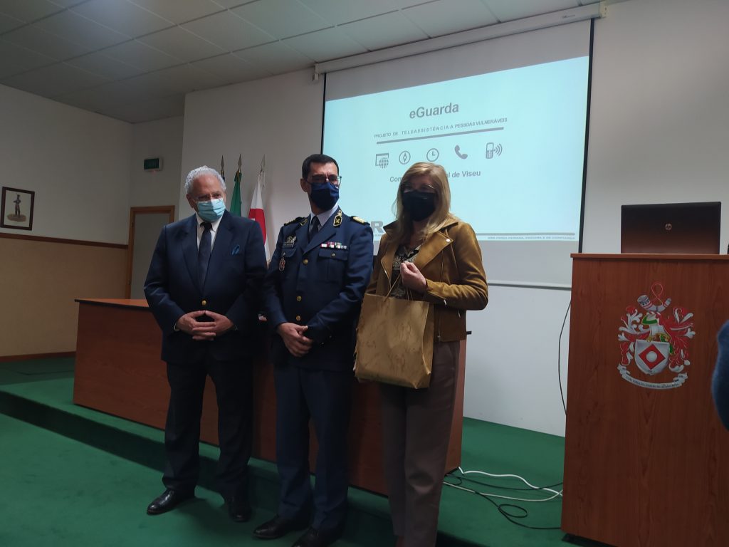  Botão SOS da GNR já chegou aos idosos da região de Viseu - Jornal do Centro