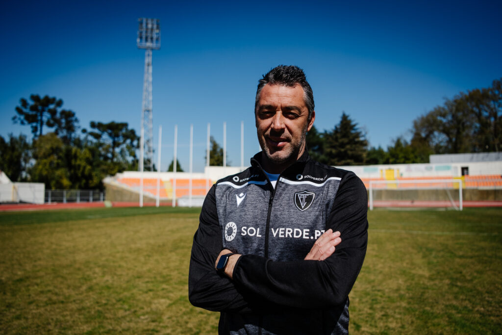  Treinador do Académico de Viseu diz que “falta uma vitória para dar o clique” - Jornal do Centro
