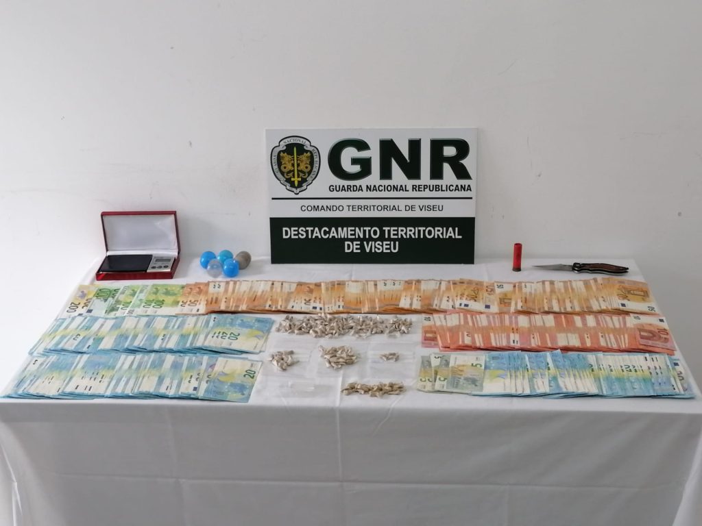  Casal de traficantes apanhado com mais de 300 doses de droga e quase 18 mil euros - Jornal do Centro