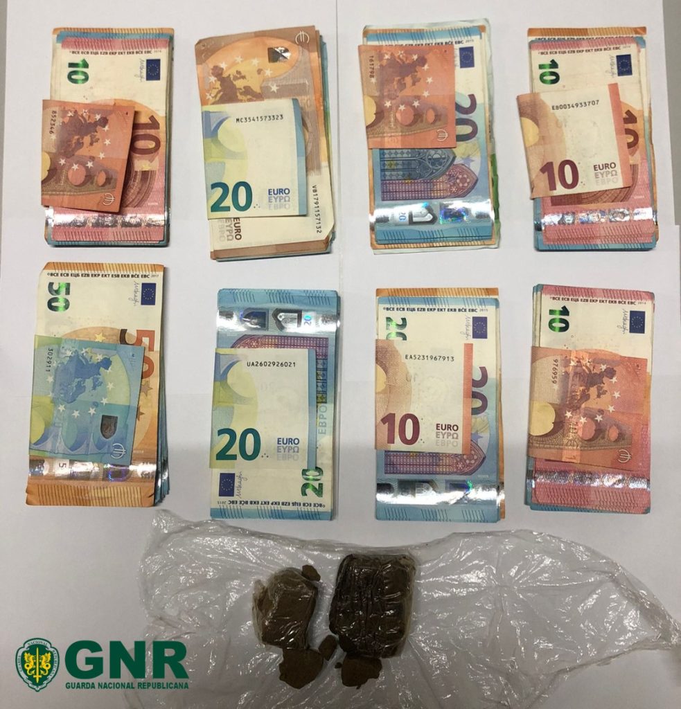  Condutor “nervoso” apanhado com 271 doses de haxixe - Jornal do Centro