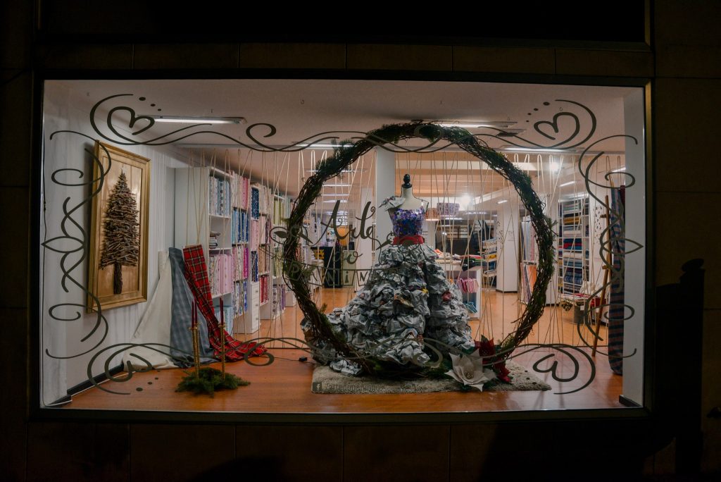  Planalto Beirão põe comerciantes a decorar montras com material reciclado - Jornal do Centro