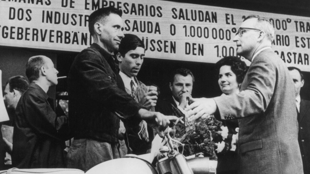  Imigrante 1 milhão teve direito a moto Zundapp na Alemanha. Foi em 1964 e era de Nelas - Jornal do Centro