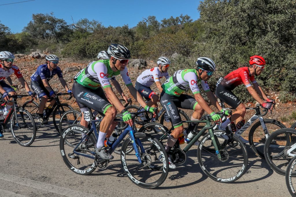  Volta ao Algarve: Leangel Linarez, da equipa de Mortágua, em 10º lugar na 3ª etapa - Jornal do Centro