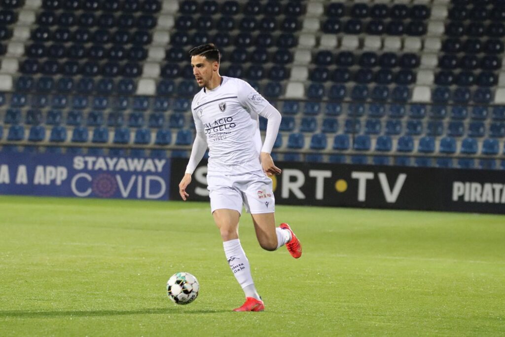  Académico de Viseu dificulta as contas da manutenção com derrota em Chaves - Jornal do Centro