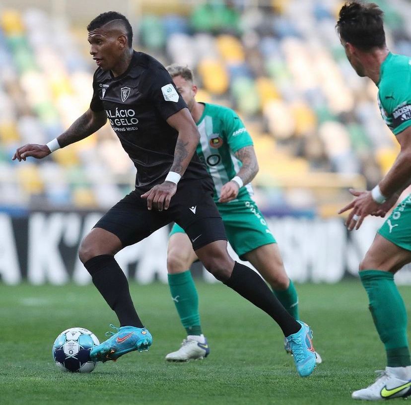  Carlos Rentería deixa Académico de Viseu e é reforço do Torreense - Jornal do Centro