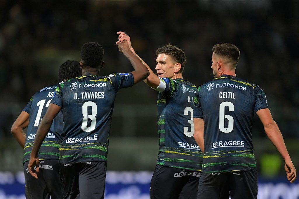  Tondela e União de Leiria empatam a uma bola com golos na segunda parte - Jornal do Centro