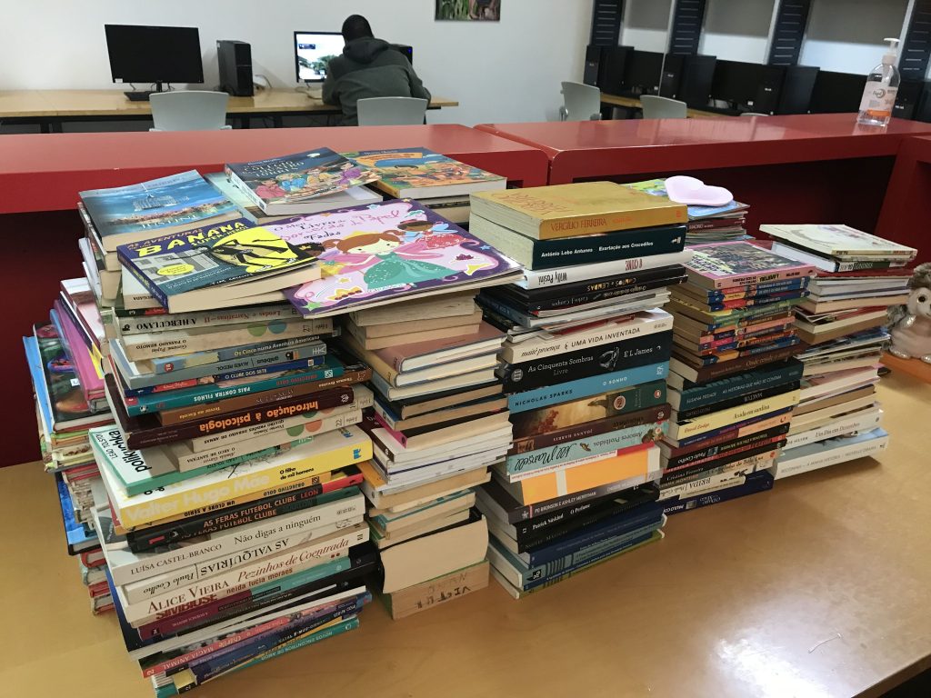  População de Tondela dá nova vida a livros, doando-os à biblioteca - Jornal do Centro