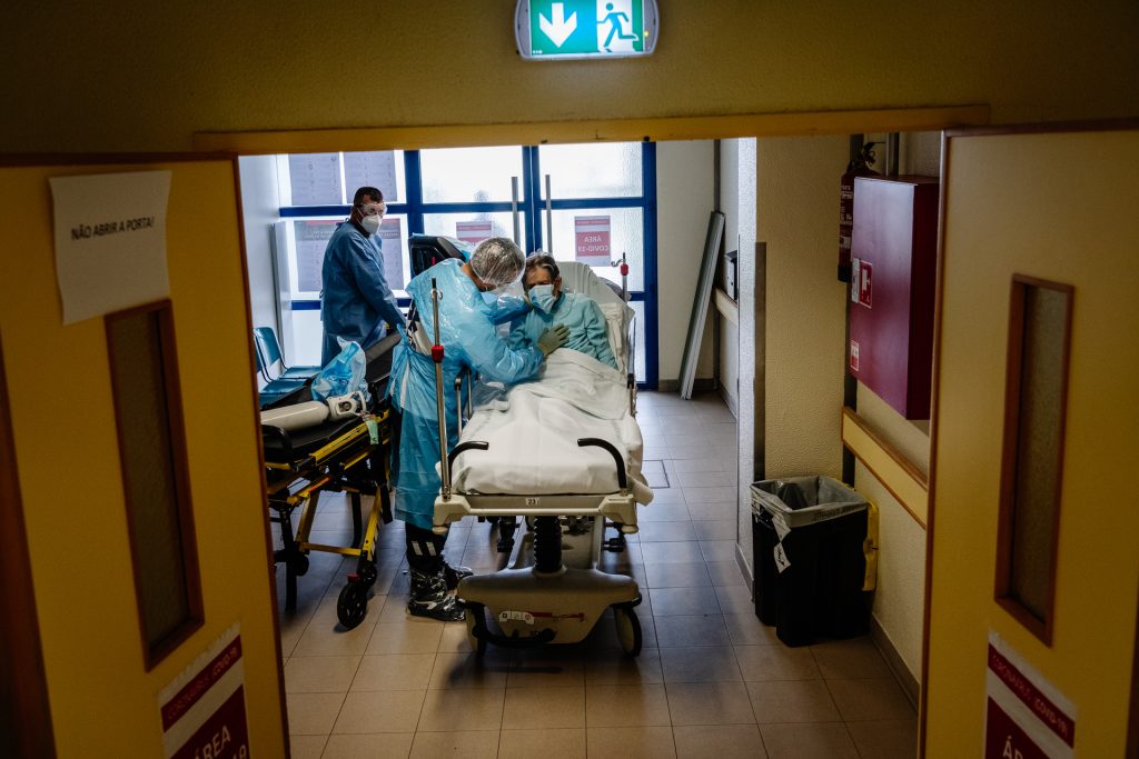  Covid-19: mais quatro internados no Hospital de Viseu. Há 900 casos ativos na região - Jornal do Centro