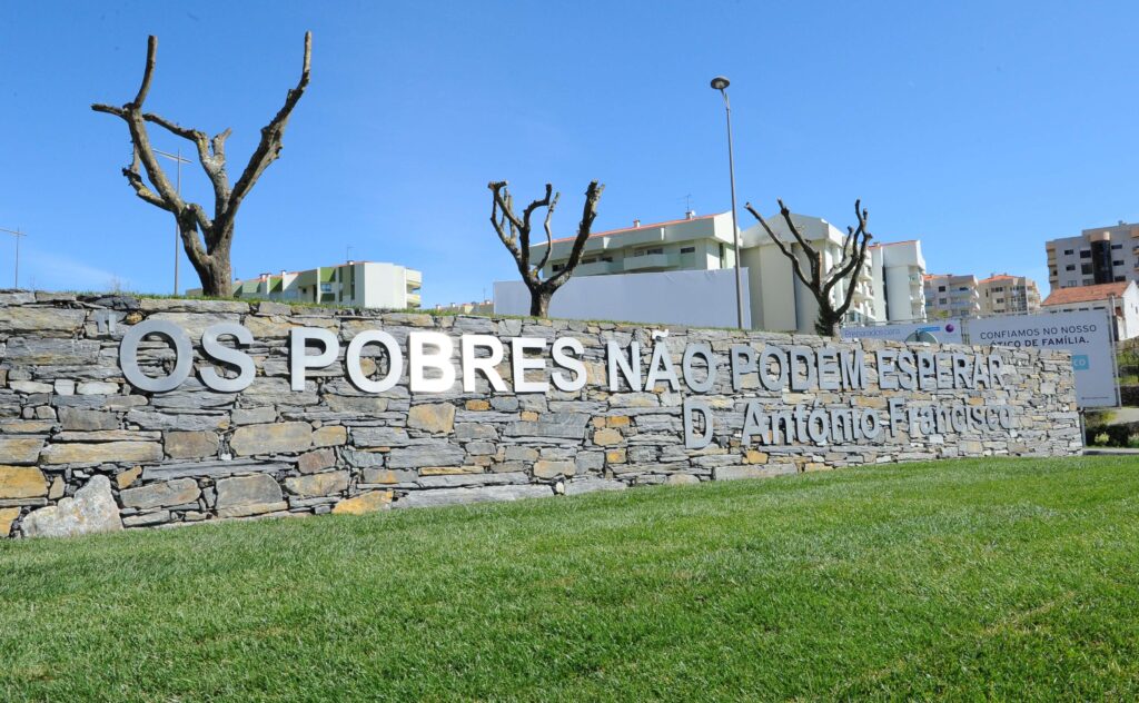  Lamego prestou homenagem a antigo bispo do Porto - Jornal do Centro