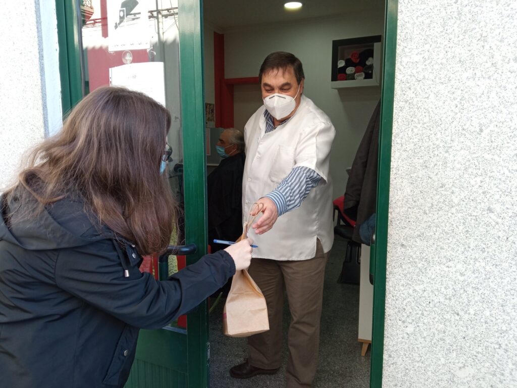  Nelas entrega kits de proteção Covid a comerciantes - Jornal do Centro