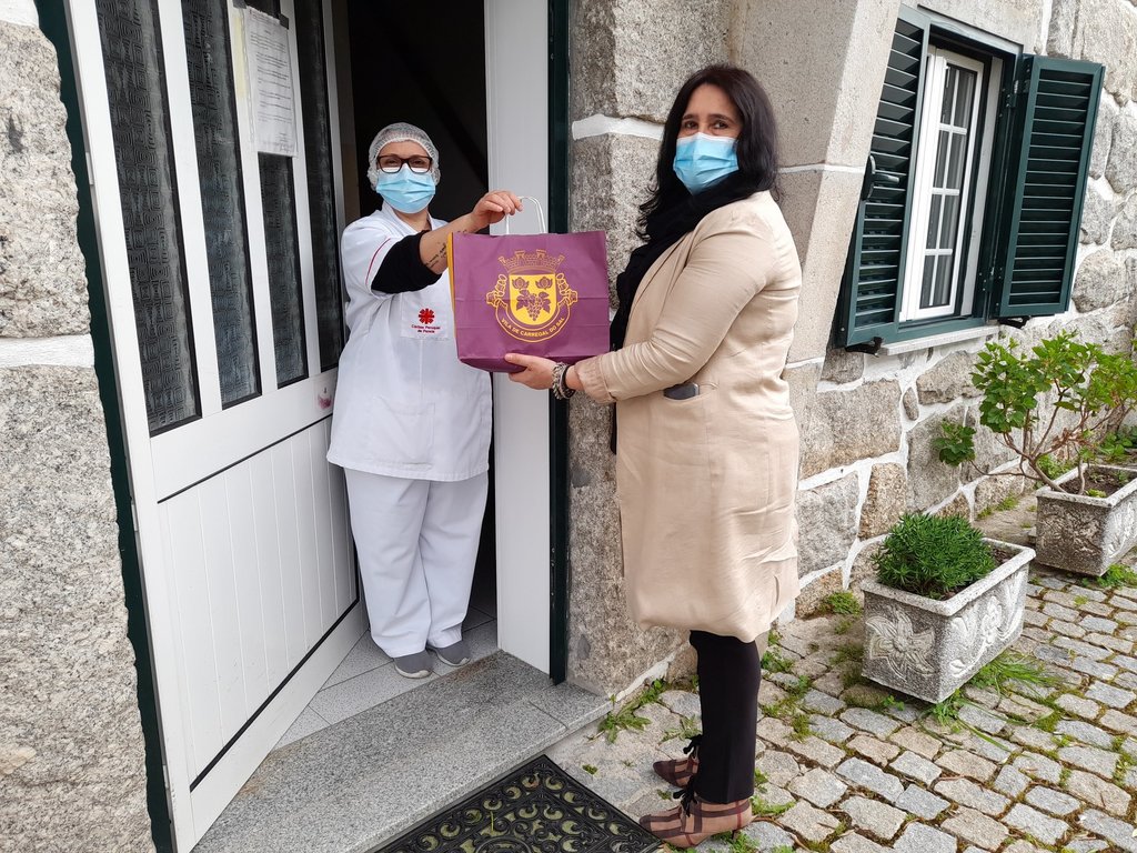  Em Carregal do Sal, instituições receberam broas de milho - Jornal do Centro