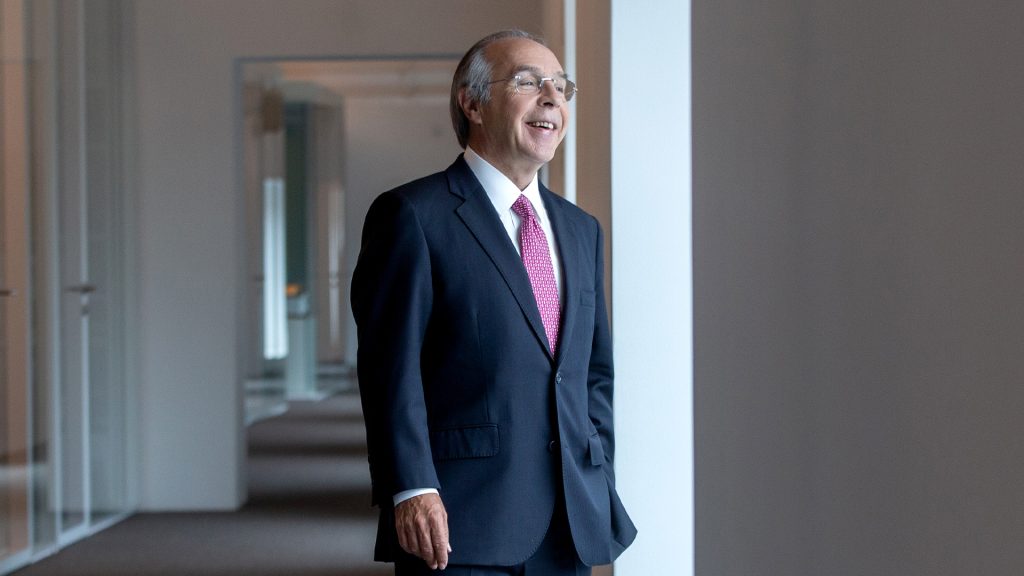  Marques Mendes dá início às Conversas de Santar em Nelas - Jornal do Centro