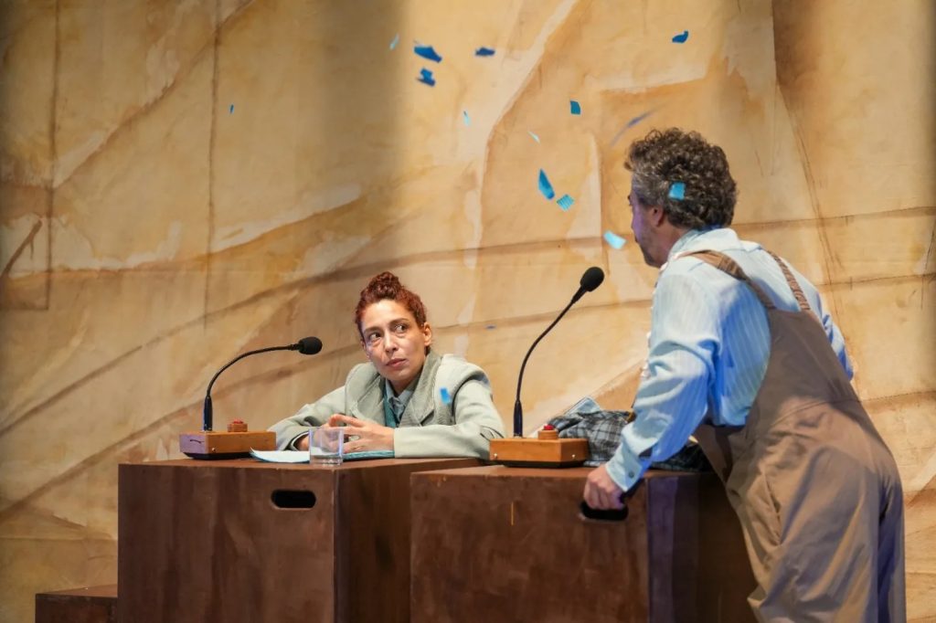  O que os registos da Assembleia contam sobre 50 anos da democracia, num “Guião para um país possível” no Teatro Viriato - Jornal do Centro