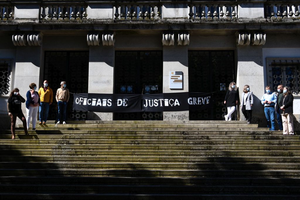  Funcionários judiciais entram em greve, mas são “obrigados” a trabalhar por causa das autárquicas - Jornal do Centro