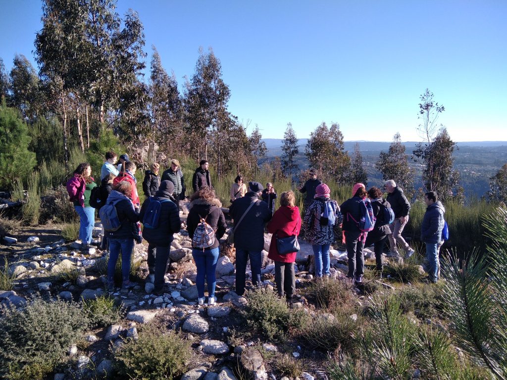  Caminhantes fazem subida à Serra do Caramulo para ver o nascer do sol