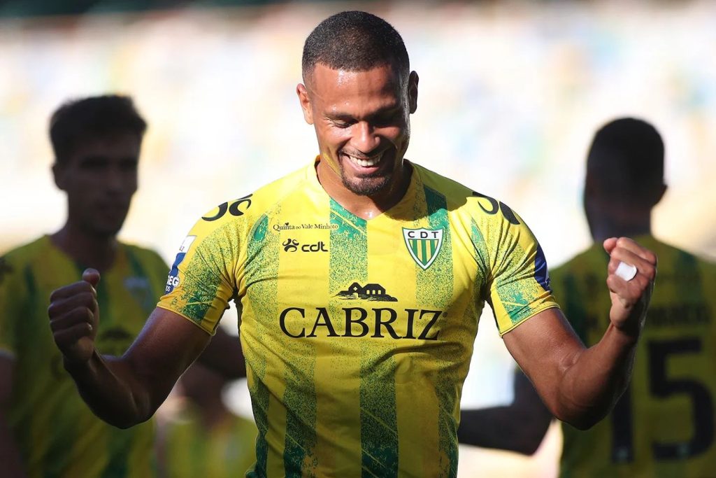  Tondela tenta manter-se no comboio da frente na receção ao Covilhã - Jornal do Centro