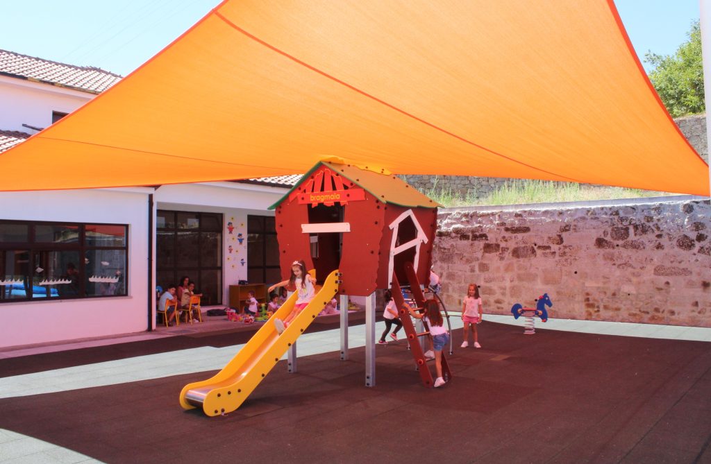  Misericórdia de Lamego renova parque infantil - Jornal do Centro