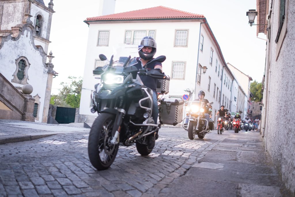  Capacetes benzidos em evento solidário - Jornal do Centro