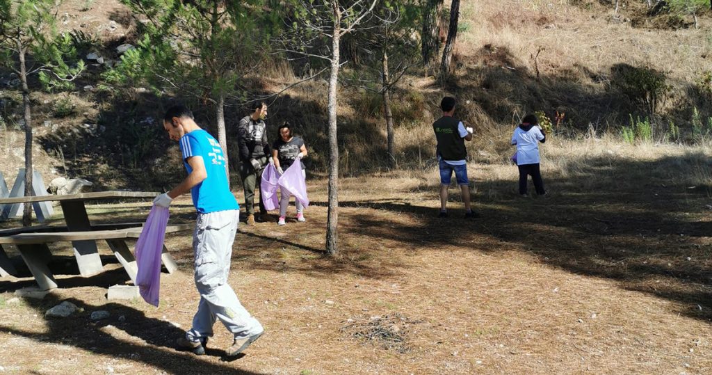  Voluntários limparam praia fluvial de Alcafache - Jornal do Centro