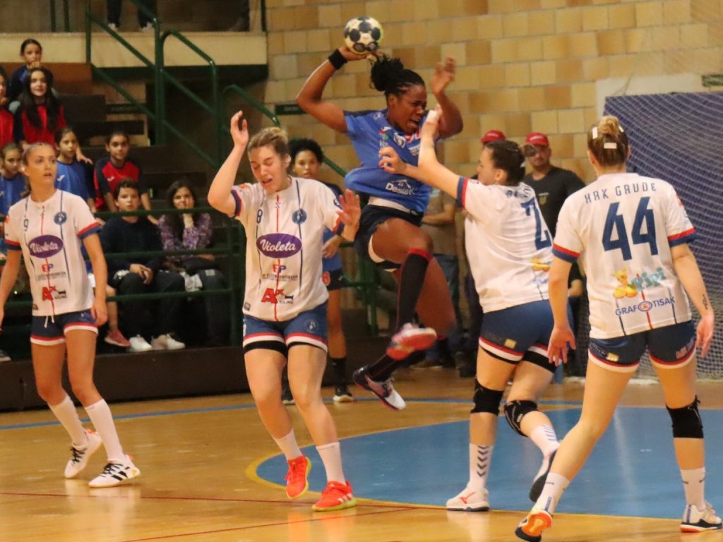  Andebol feminino: Academia volta a vencer CALE e segue em frente na Taça - Jornal do Centro