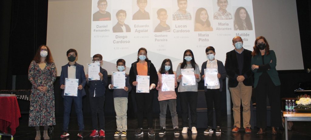  Mais de 90 alunos premiados pelas boas notas na escola - Jornal do Centro