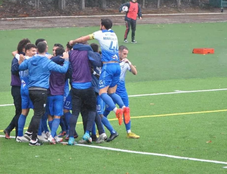  Divisão de Honra: CD Cinfães vence Resende e abre cinco pontos na liderança da competição - Jornal do Centro