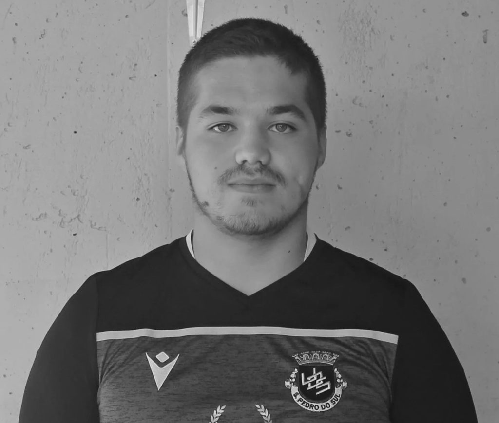  Clubes, amigos e população choram morte de jovem de 19 anos - Jornal do Centro