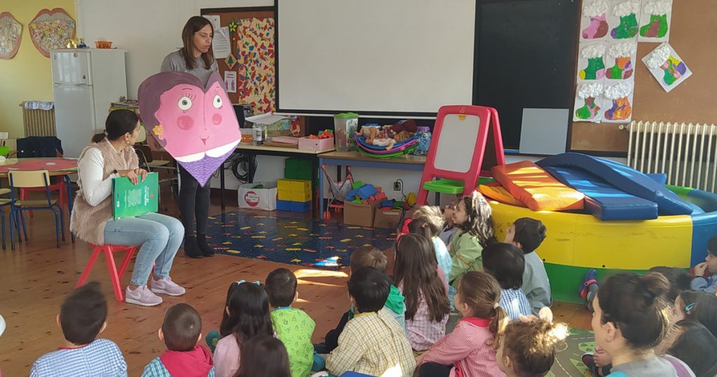  Biblioteca de Tondela faz ‘hora do conto’ - Jornal do Centro
