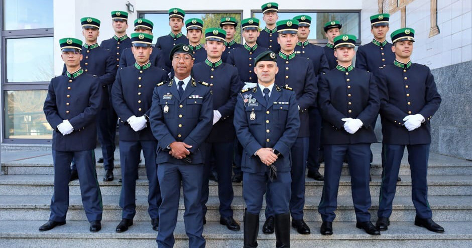  Futuros militares da GNR fazem estágio no comando de Viseu - Jornal do Centro