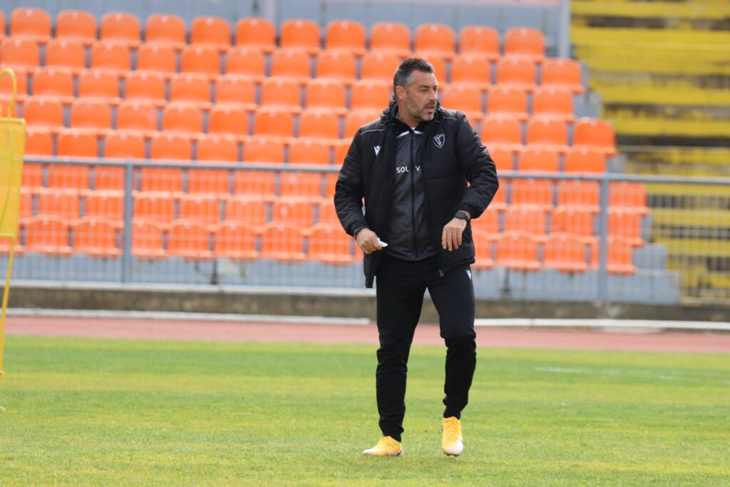  Treinador do Académico de Viseu quer conquistar a terceira vitória consecutiva - Jornal do Centro