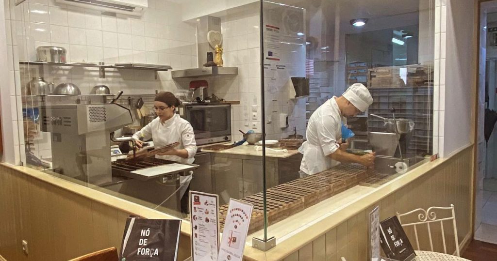  Chocolateria de Viseu ”recheia” ovos de Páscoa com prendas - Jornal do Centro
