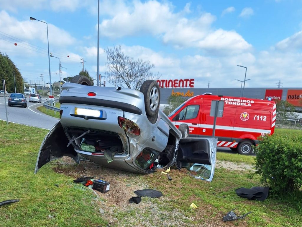  Despiste seguido de capotamento no IP3 faz um ferido - Jornal do Centro