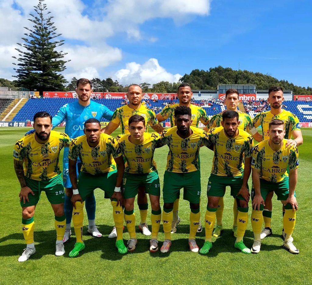  Tondela perde frente ao líder Santa Clara - Jornal do Centro