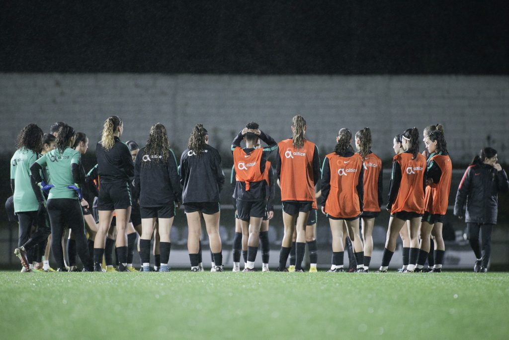  Futebol feminino: Seleções de sub-17 e sub-18 estagiam em Viseu - Jornal do Centro
