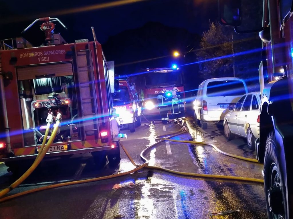  Incêndio em seis casas deixa seis pessoas sem teto em Viseu - Jornal do Centro