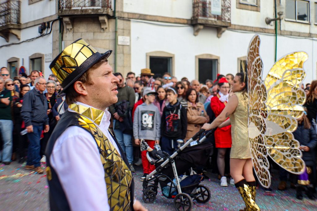  Carnaval: A um “Paço” do Rossio, Canas de Senhorim celebrou a festa maior - Jornal do Centro