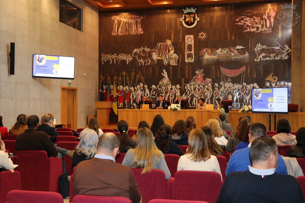  Diretores das instituições de solidariedade social reunidos em Carregal do Sal - Jornal do Centro
