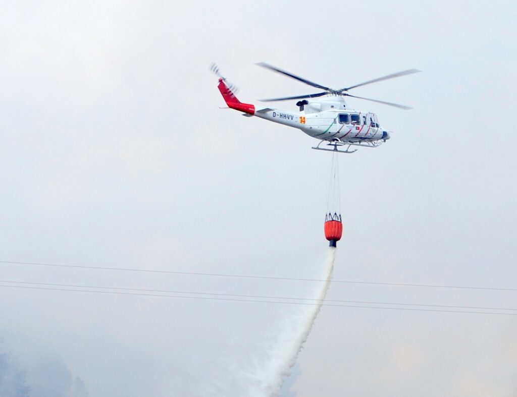  Incêndio em Tabuaço mobiliza seis meios aéreos e mais de 150 bombeiros - Jornal do Centro