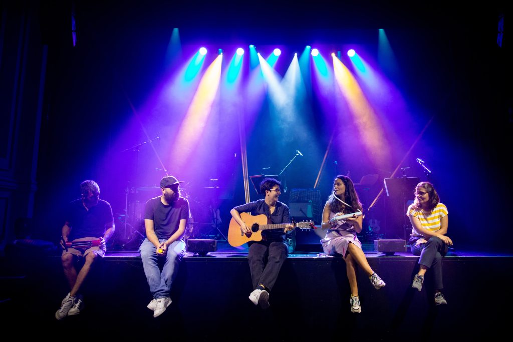  Espetáculo musical convoca crianças e jovens para a democracia - Jornal do Centro