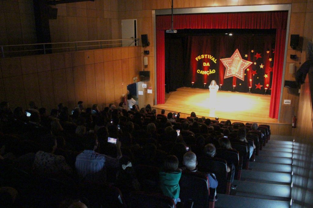  Os 50 anos do 25 de Abril comemorados no Festival da Canção de Vouzela - Jornal do Centro