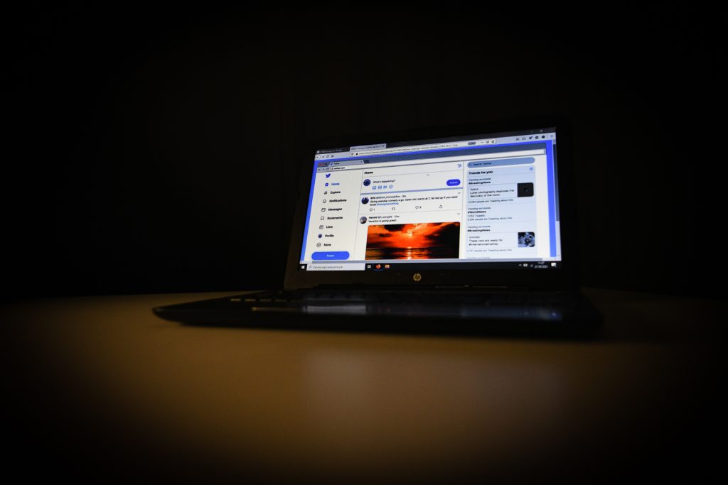  Estudo revela que 86% dos jovens portugueses estão viciados nas redes sociais - Jornal do Centro