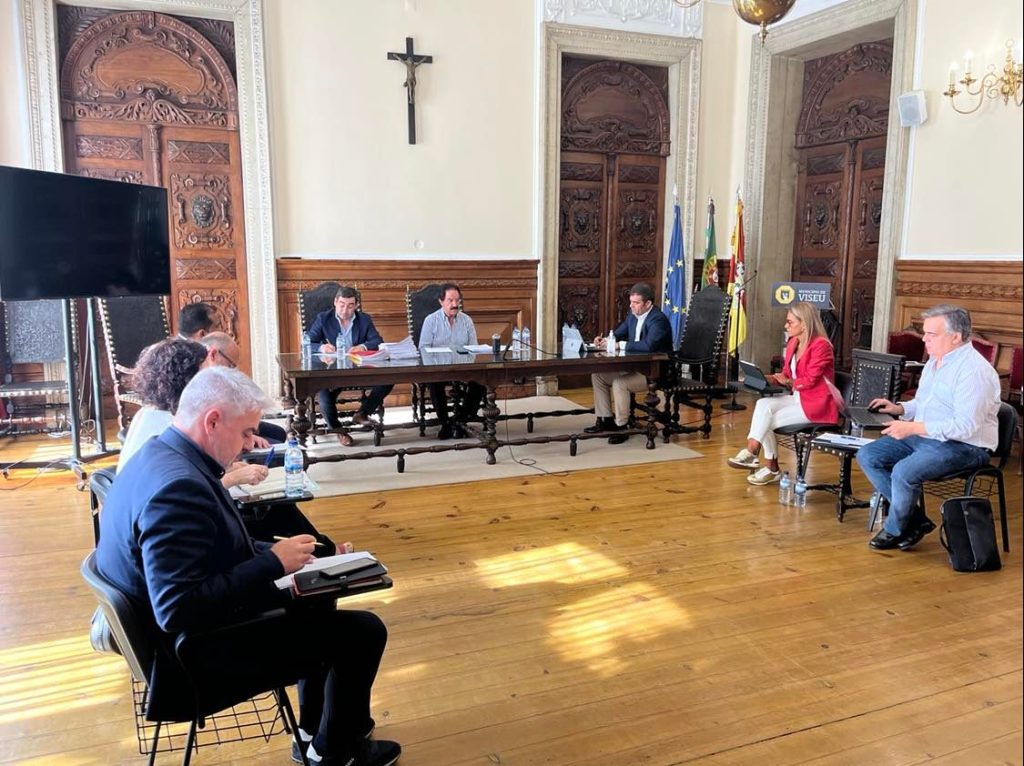  Livros escolares gratuitos só para alunos carenciados - Jornal do Centro